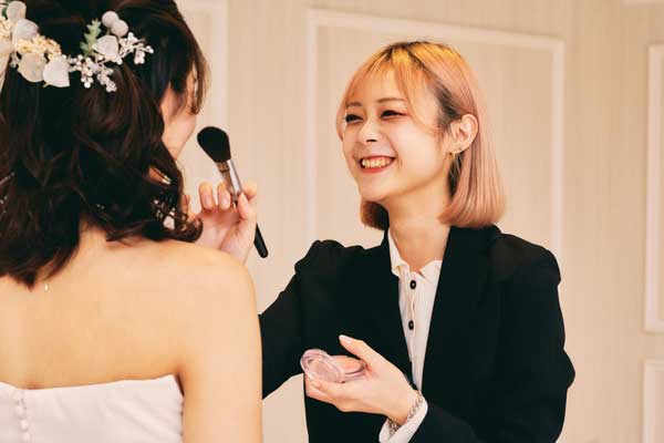 ブライダルヘアメイクアーティスト