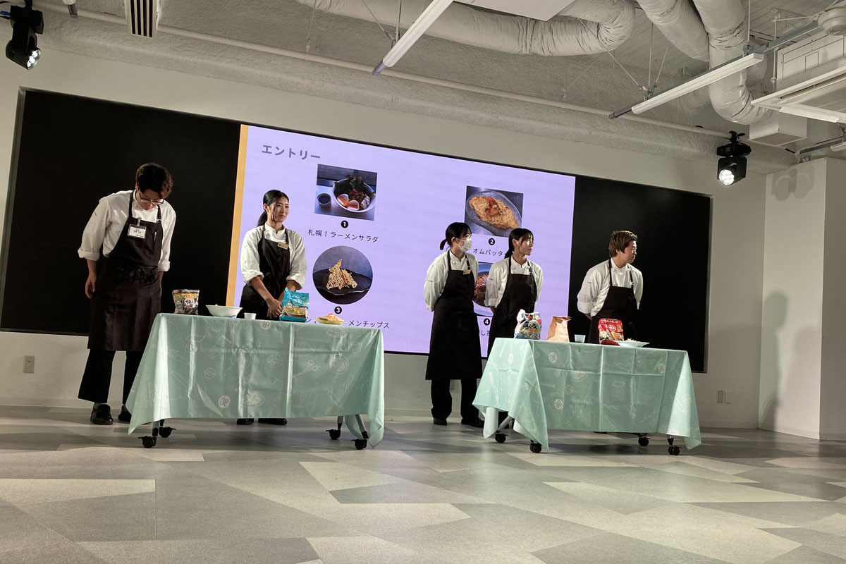 ステージブースでは料理コンテストを開催