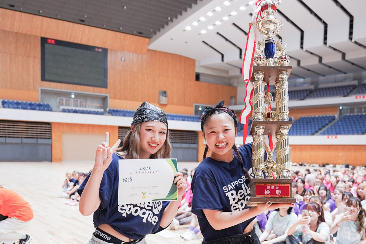 今年の優勝はヘアメイク科2年生でした！