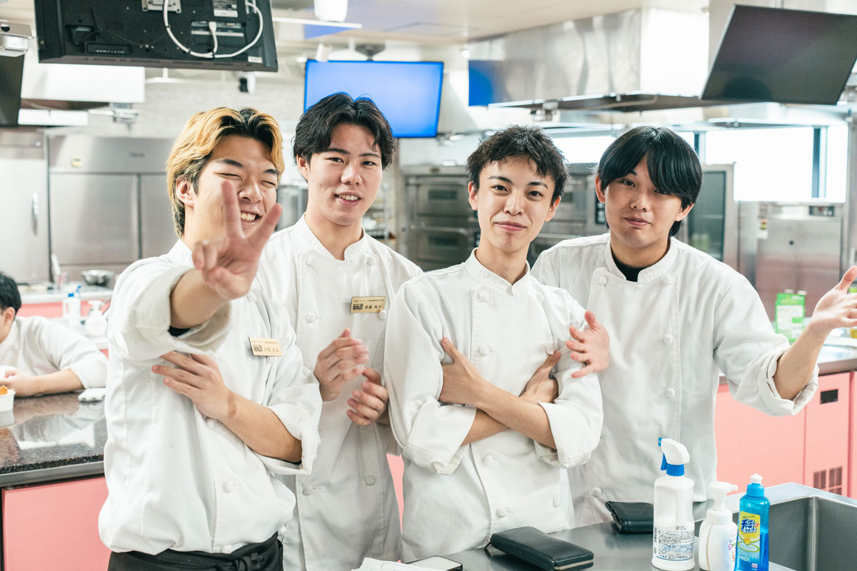 製菓調理校の学生は美味しいフードを提供しました!